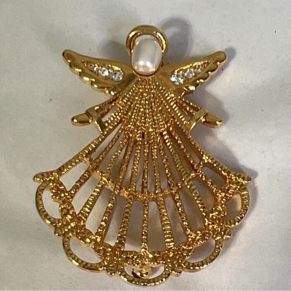 Avon - Vintage - Angel Pendant Brooch with Pearl Accent